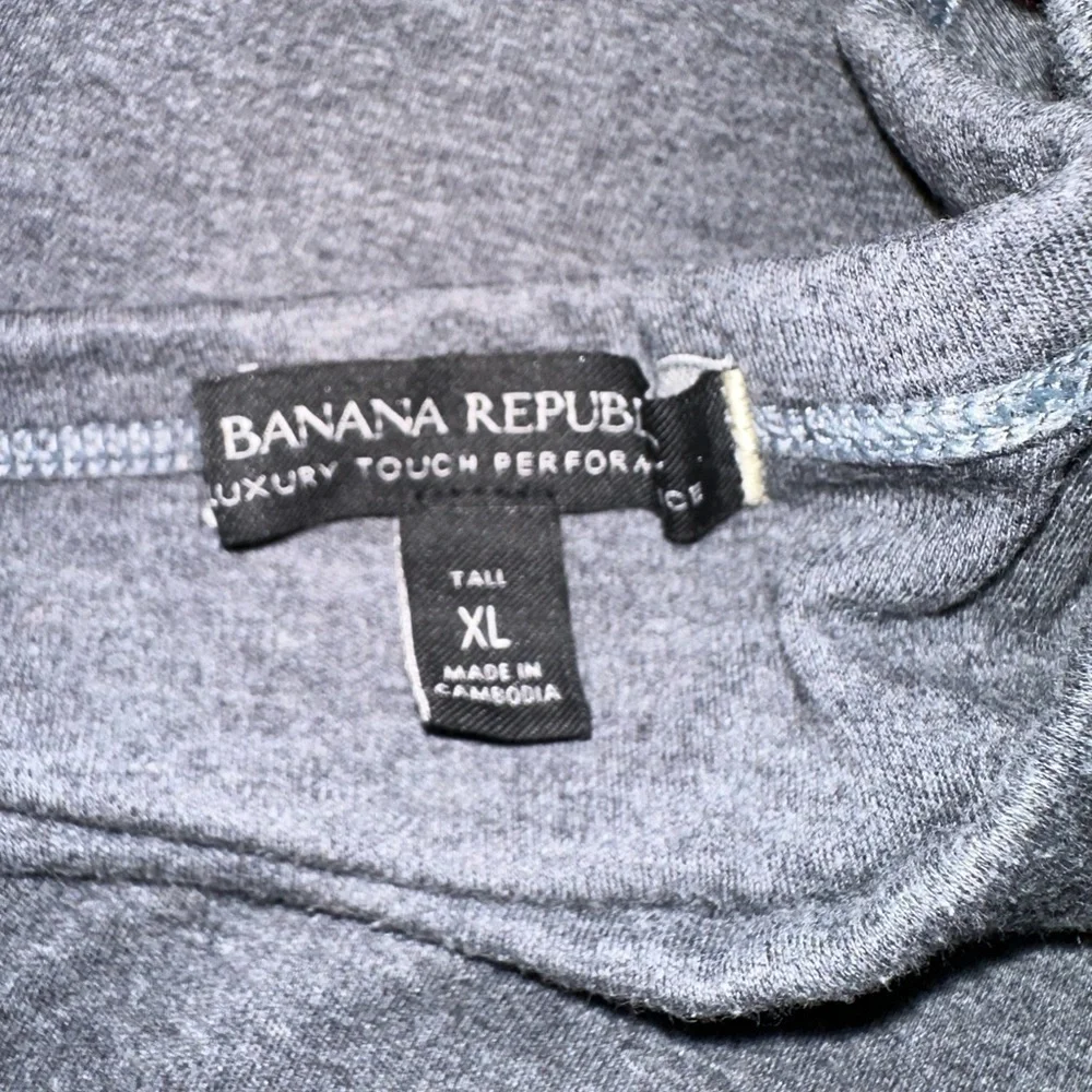 Banana Republic Luxury Touch Performance Gray Long Sleeve T-Shirt - Tall XL